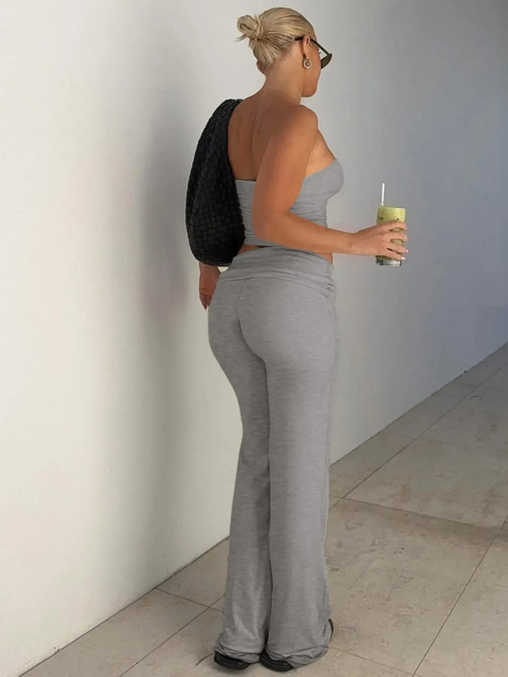Two-Piece Set Women's Solid Basic Crop Strapless Fitted Tube Top & Foldover Waist Flare Leg Pants, Everyday Casual Fashion Cozy Fabric Outfits for Daily Outdoor Wear, Ladies Clothes for Summer