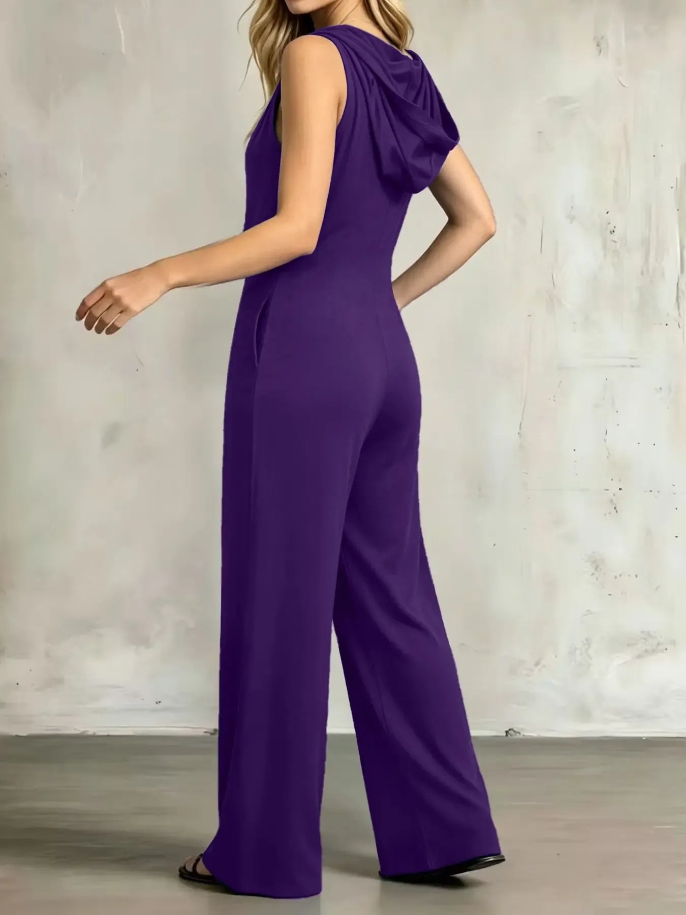 Plus Size Women's Minimalist V-Neck One-Piece with Pockets, 8 Colors Available, Casual Comfort Sleeveless Jumpsuit, Ideal for Daily Wear and Home