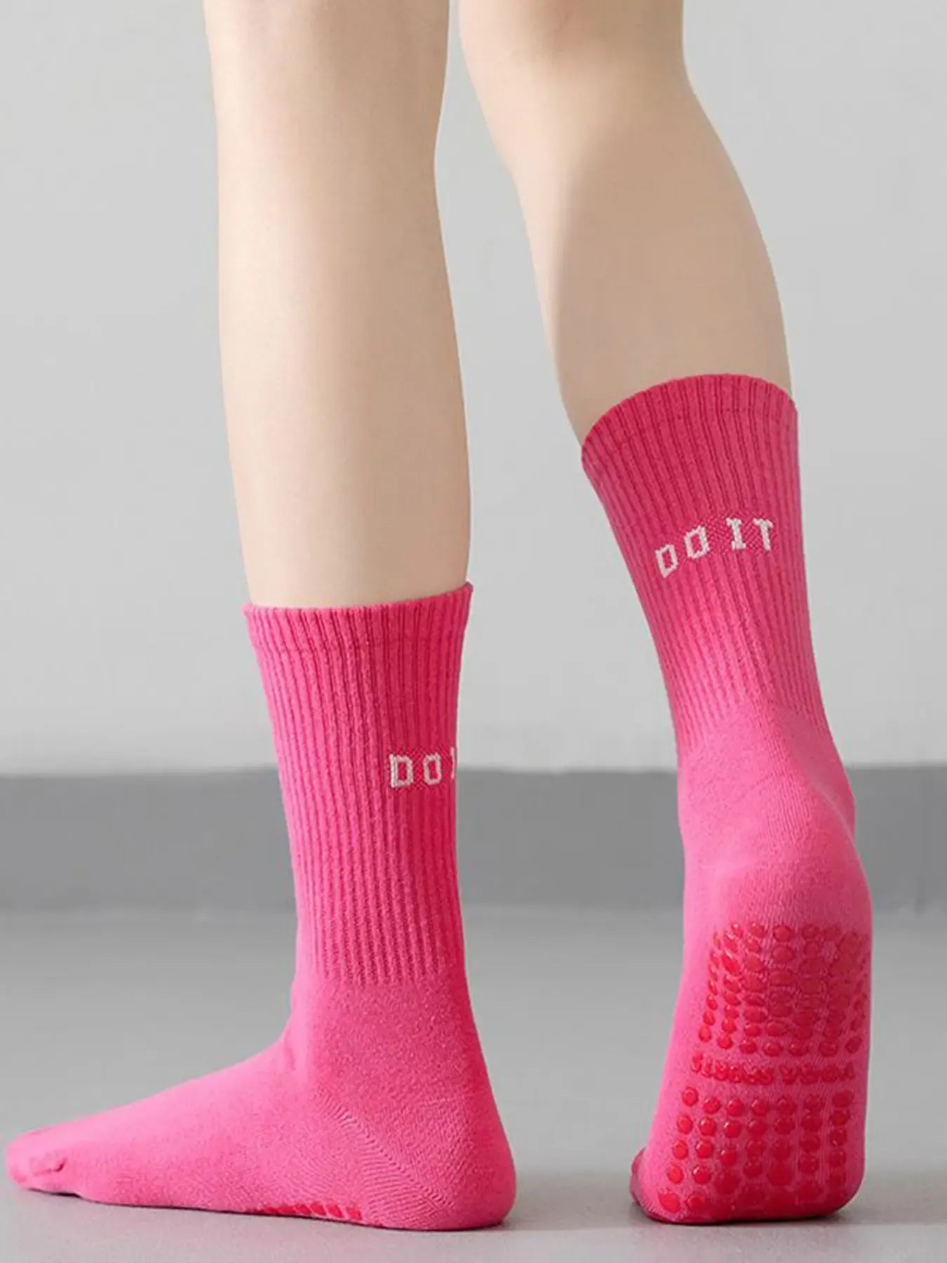 3 Pairs of Simple Solid Color Yoga Socks, Athletic Socks, Workout Socks, Fashionable, Comfortable, Breathable, Non-Slip, Grip Sports Socks, Letter Printed Casual Socks Suitable for Women's Daily Sports and Fitness Wear